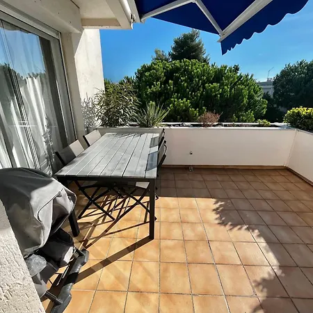 Apartment T2 Avec Parking, Climatise A 7 Min De La - Motte Centre - Fr-1-716-36