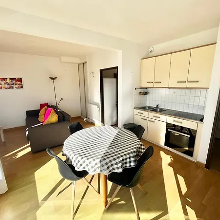 Spacieux 2 Pieces Avec Clim A 7 Min De La Plage, Parking Inclus - Fr-1-716-36 Apartman *