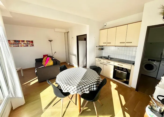 Spacieux 2 Pieces Avec Clim A 7 Min De La Plage, Parking Inclus - Fr-1-716-36 דירה *